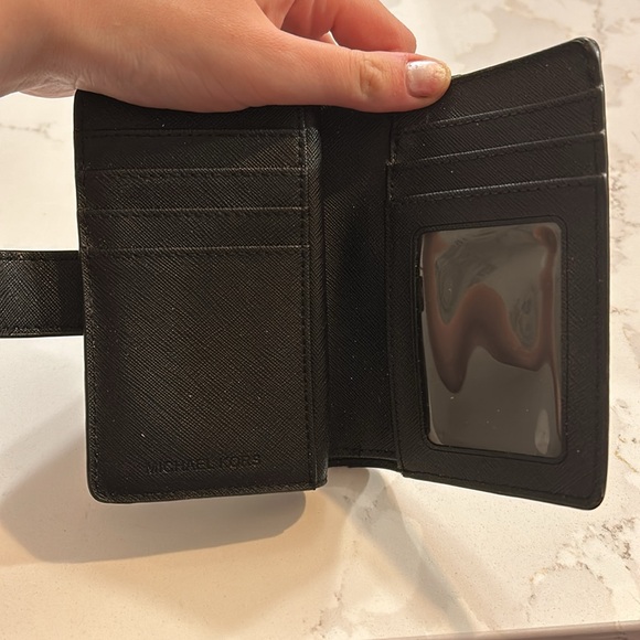 Michael Kors wallet - Picture 3 of 4